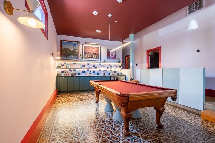 Perfect For Groups * Pool Table * 1 mile to FQ gallery image 5