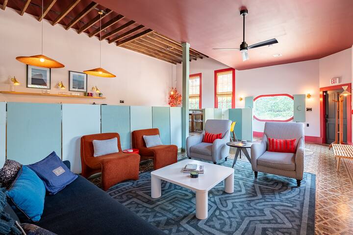 Perfect For Groups * Pool Table * 1 mile to FQ gallery image 2