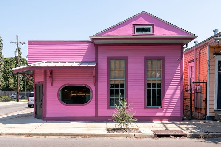 Perfect For Groups * Pool Table * 1 mile to FQ