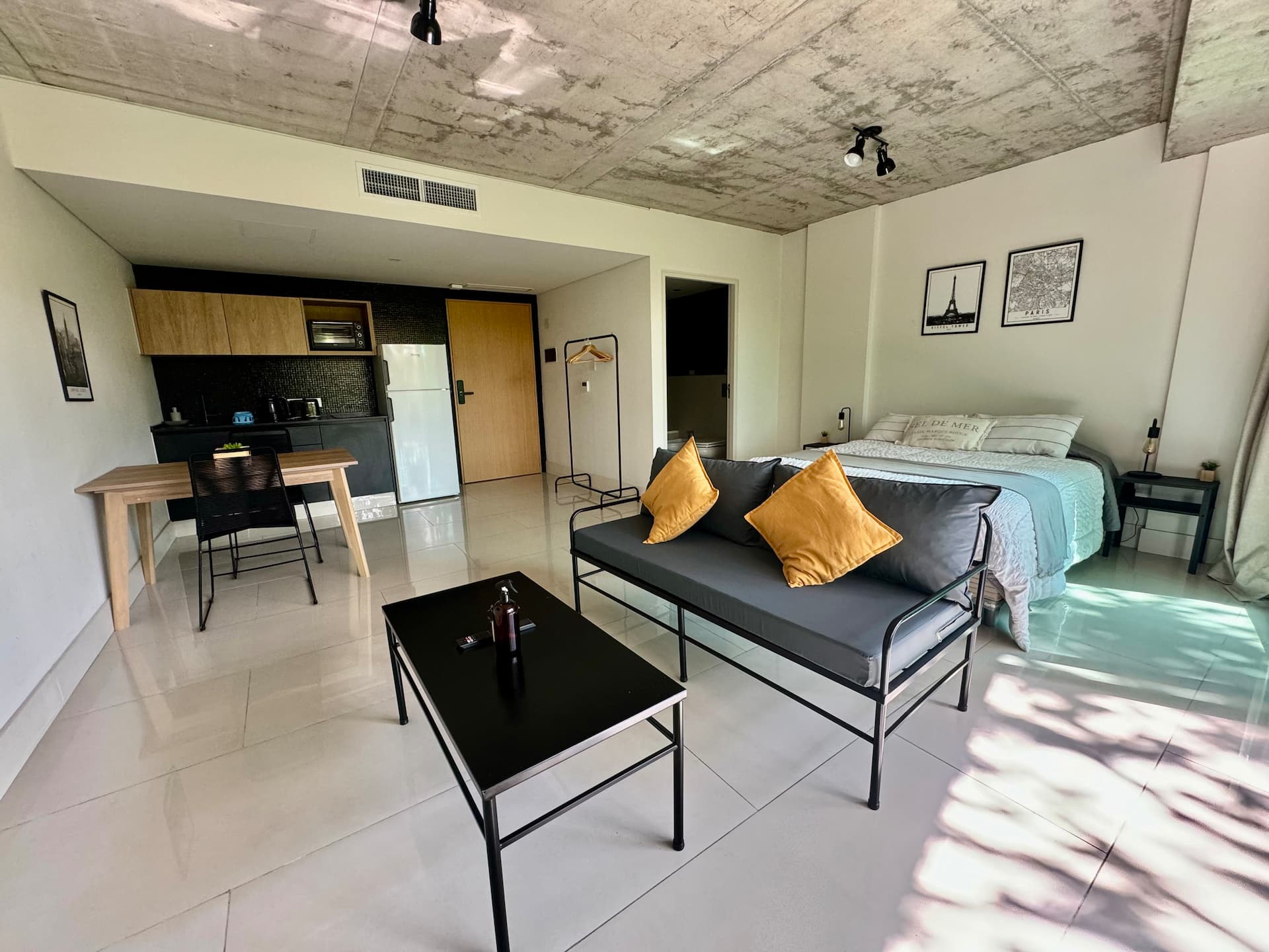 Studio with balcony and laundry in Palermo