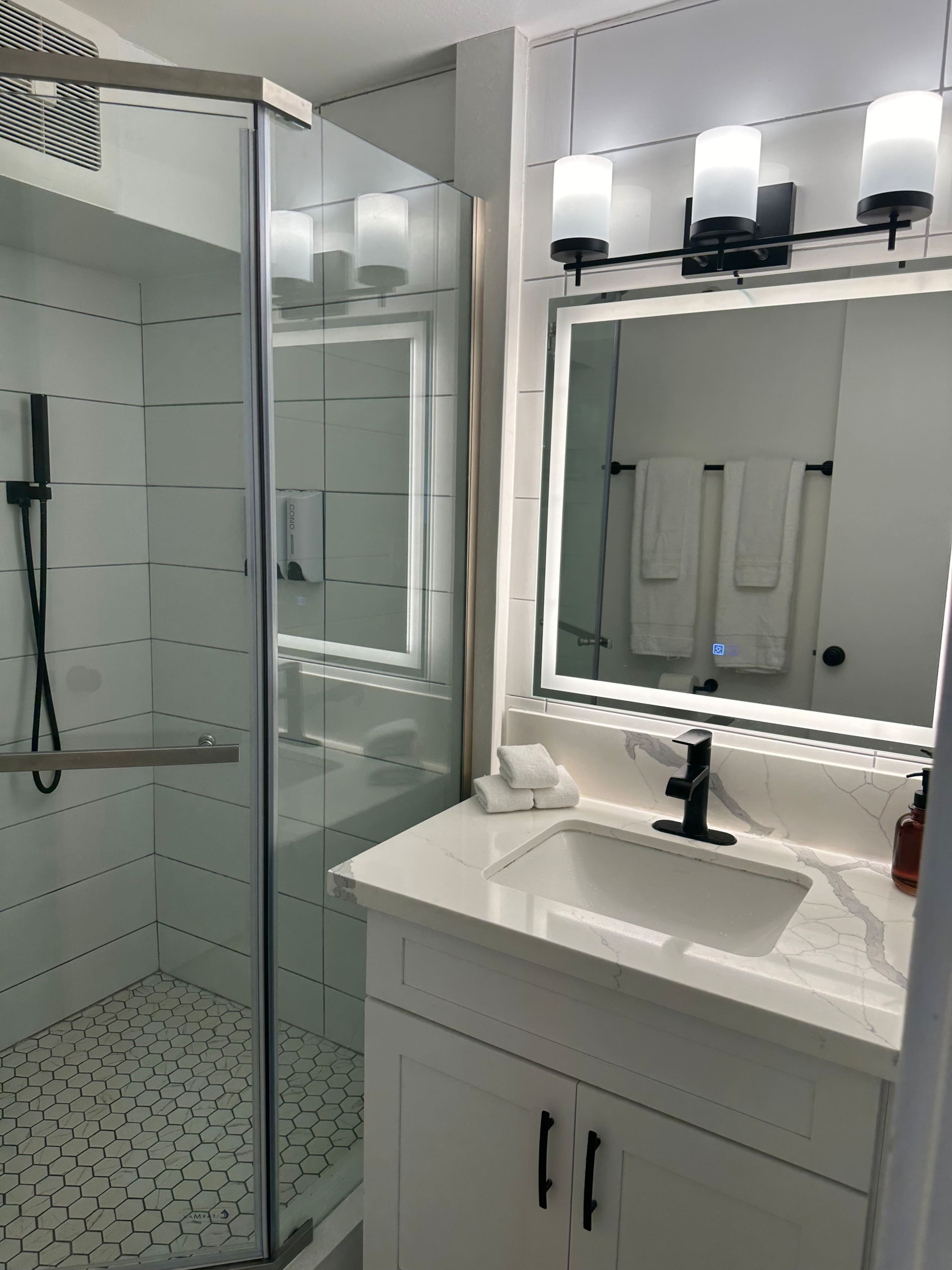 35FL-Newly Renovated Hidden Gem 1BR / Waikiki - Image 10