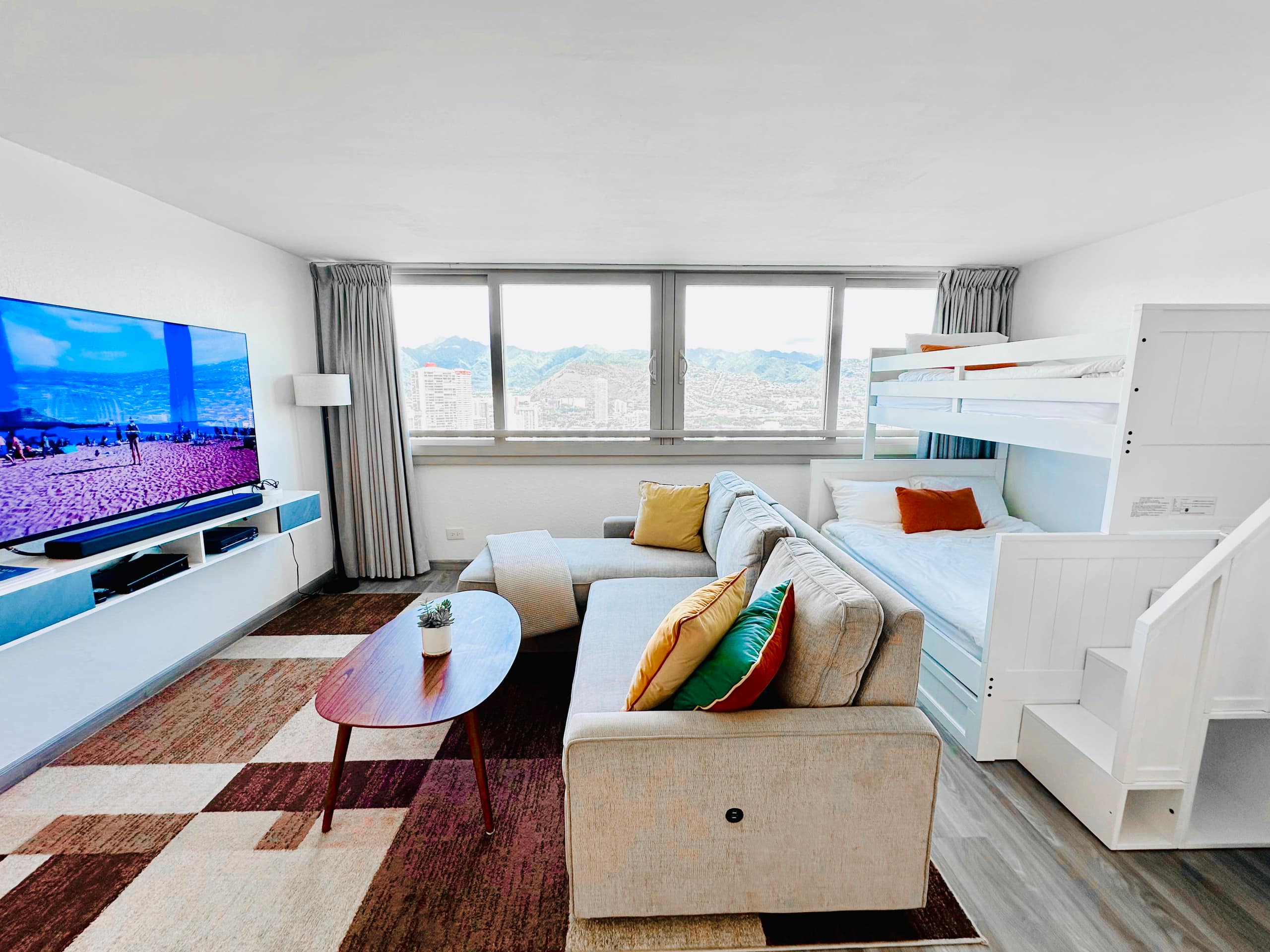 35FL-Newly Renovated Hidden Gem 1BR / Waikiki - Image 1