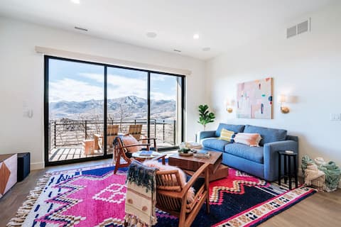 Designer Stay w/ Hot Tub, Views, & Sonos System