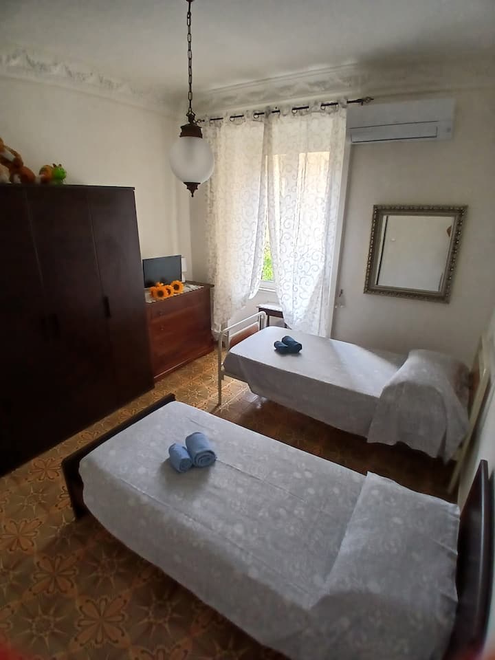 2 ЕДИНИЧНИ ЛЕГЛА