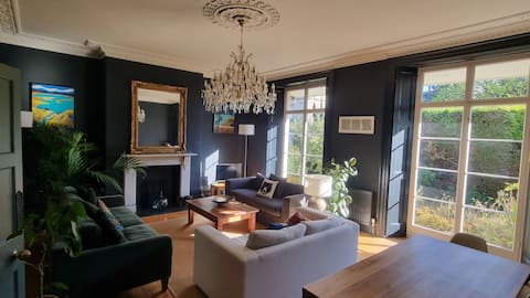 Top performing Airbnb: Gorgeous 4 bedroom family home in Cotham