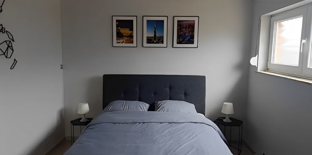 Ეს ოთახი ხელმისაწვდომია 8 ან 9 ადამიანისგან შემდგარი ჯგუფებისთვის. Მცირე ჯგუფებს შეუძლიათ დაჯავშნა, თუმცა დამატებითი თანხის გადახდა სავალდებულოა.