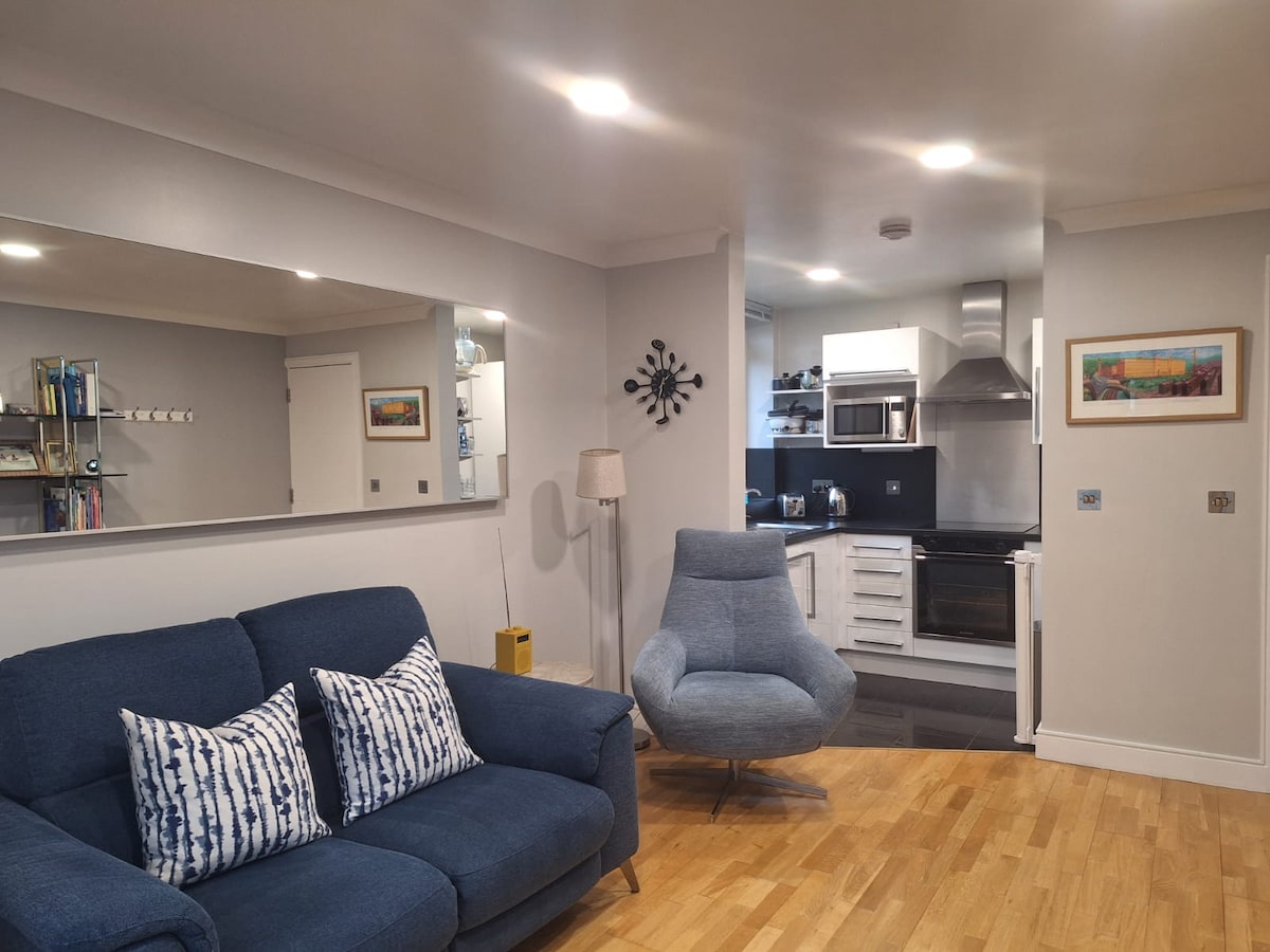 Popular Airbnb listing: 2-bed flat in Chapel Allerton in Alwoodley