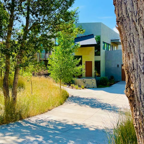 5 Star Luxury Home Surrounded by Nature