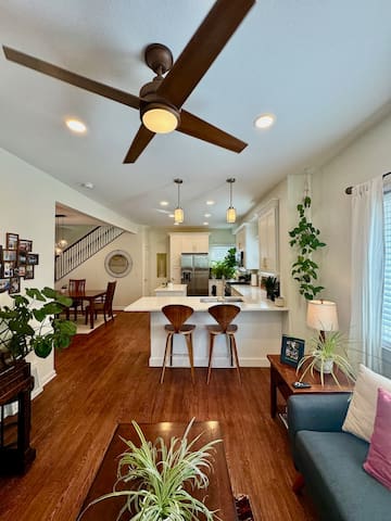 Spacious 5 bed / 4 bath in Gorgeous Park Hill gallery image 2