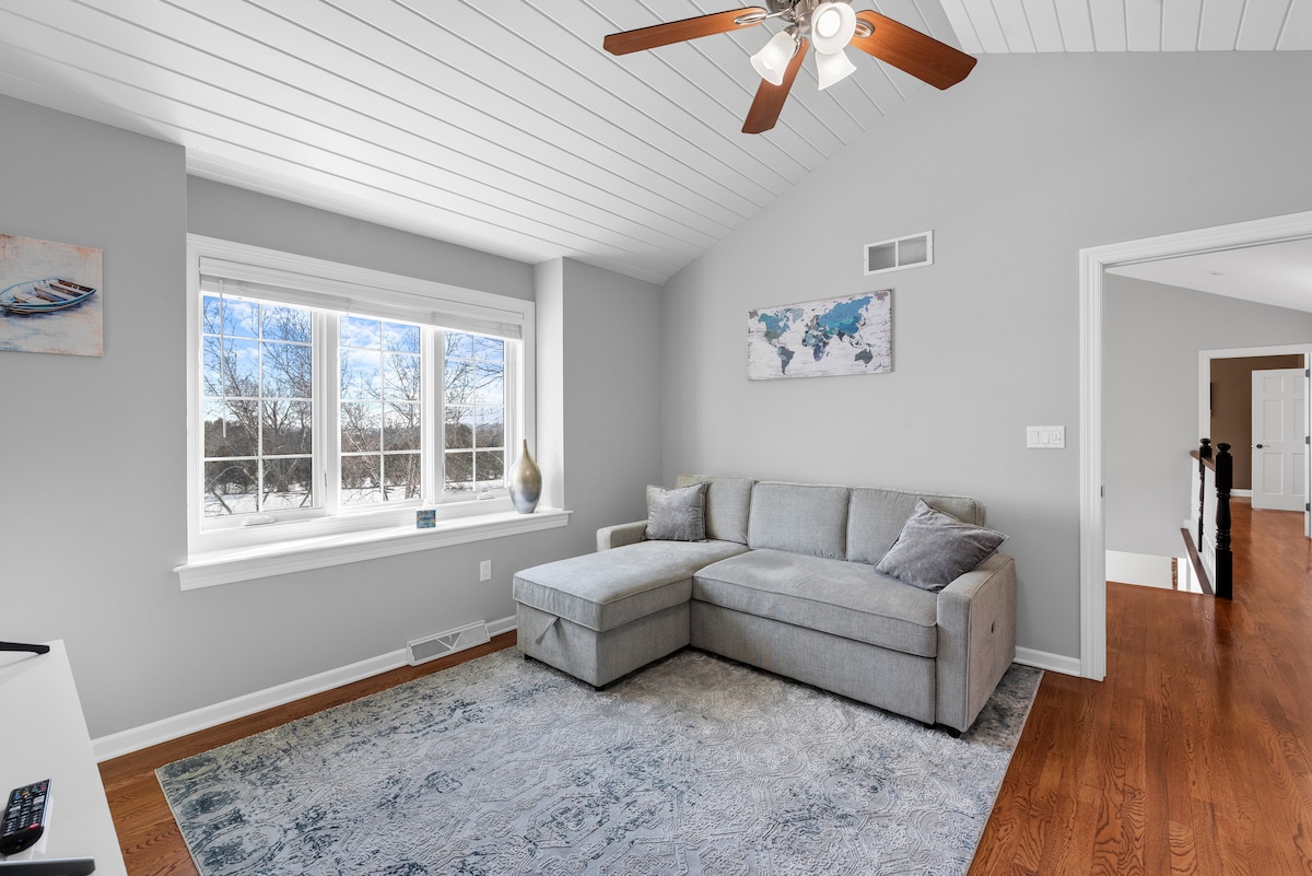 Pull out sofa that sleeps two. 