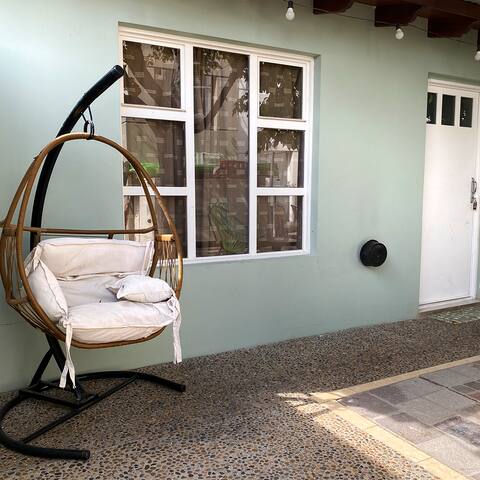 6 blocks from the beach!