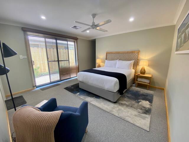 Boodalang House – access to golf course with views gallery image 3