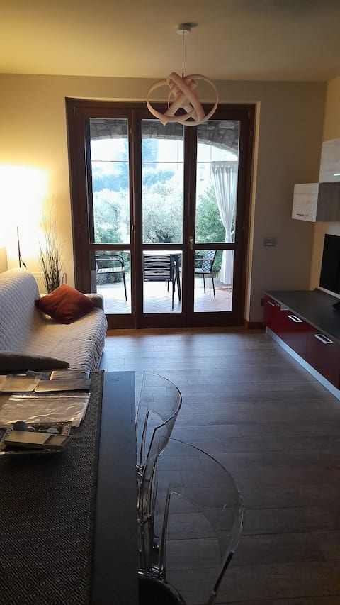 Annuncio Airbnb popolare: House with Private Garden cir 017187-CNI-00592 a Toscolano Maderno