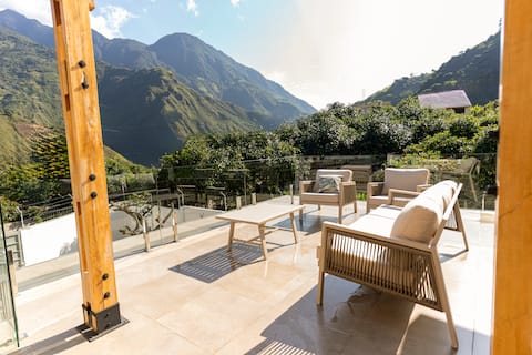 Luxury Cabin with Jacuzzi and Unique View in Baños