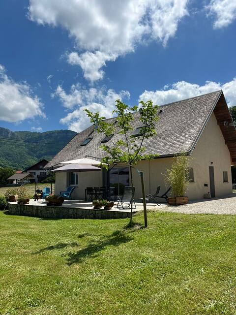 La Maison cottage next door!