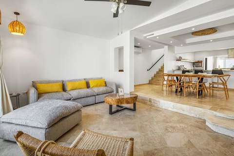 Top Airbnb: Pool, Walk to Beach, Bike to Malecon/Marina in La Paz
