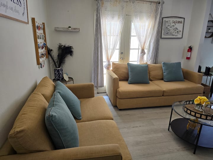 Cozy Two Bedroom Apartment - Montebello, CA