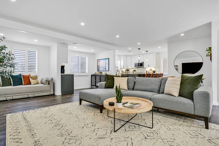 Spacious home w/ garage parking mins from downtown