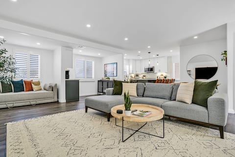 Popular Airbnb listing: Spacious home w/ garage parking mins from downtown in East Los Angeles