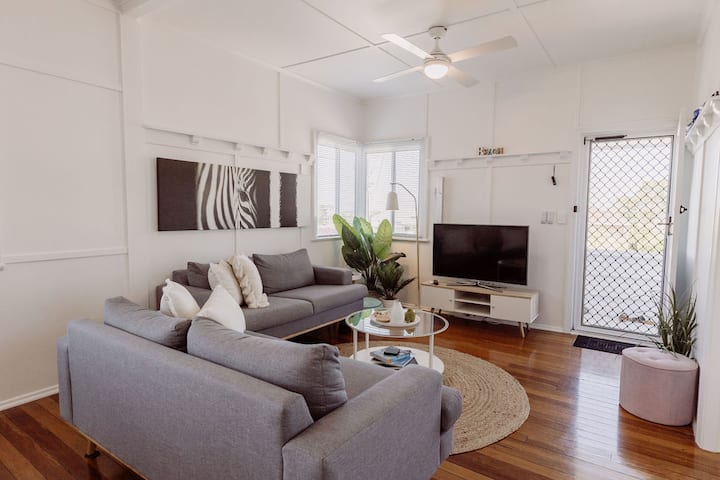 Walk To Bch & Shops | Pet Friendly | Lge Deck - Mooloolaba
