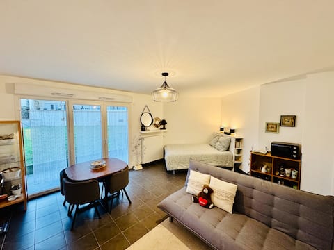 Popular Airbnb listing: Apartment near Paris Metro 8 in Créteil