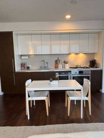 Lux Skyline/Water View 2 Bed Apt gallery image 3