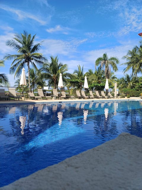 Escape to Luxury Condo Paradise Beachfront