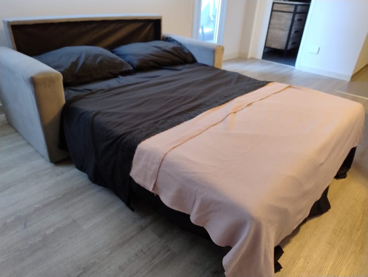 Top Airbnb: Charming brand new apartment with pool and gym in Almagro