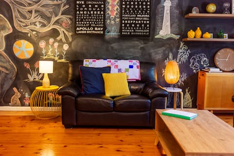 Top performing Airbnb: Oasis—Walk 2 CBD, FastWIFI, heat, HBOMaX & more in City Of Greater Bendigo