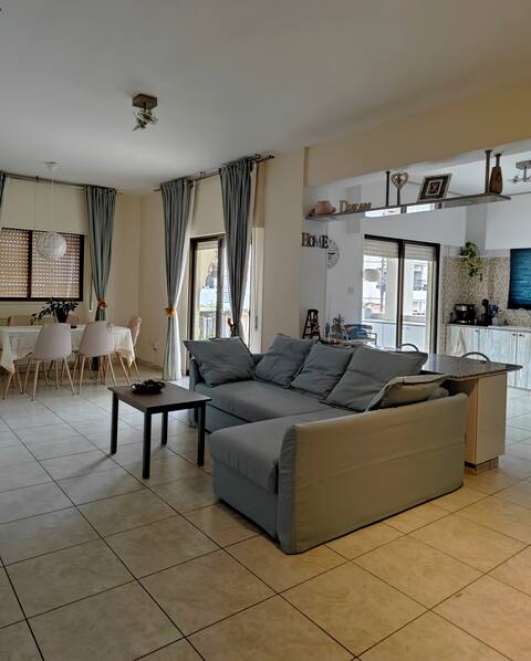 Downtown comfy bright apartment