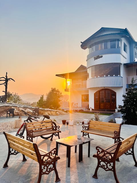 Luxe Hilltop view Villa The Tahoma Stays Muktshwar