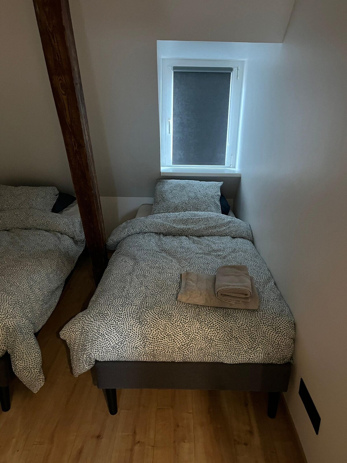 Кревет во спална соба 2 x 90x200