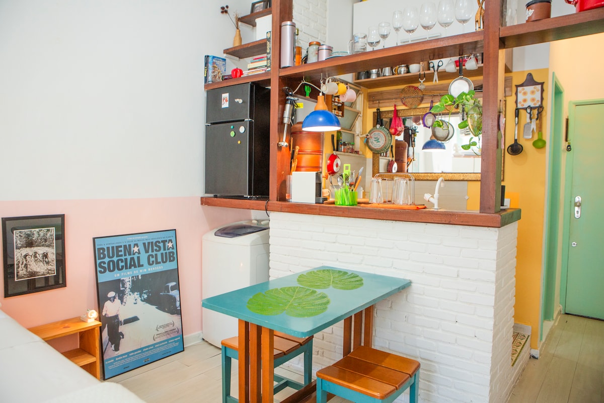 Top Airbnb: A little apartment that feels like a little house in Laranjeiras