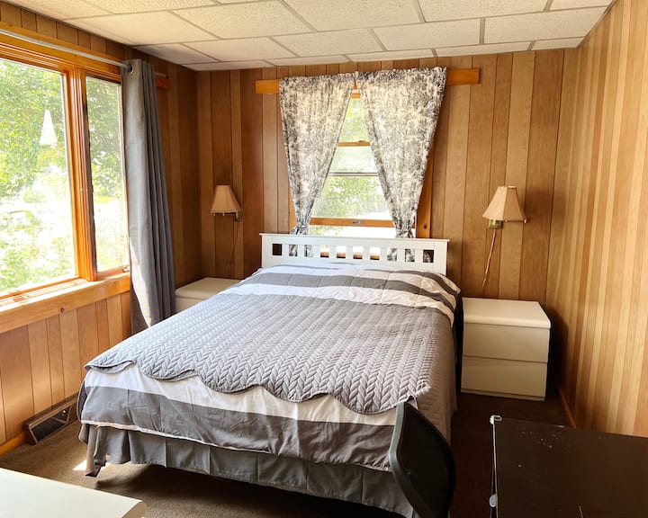 Cute 1 Br Apt, Private Separate Entrance, 1st Fl. - Malden