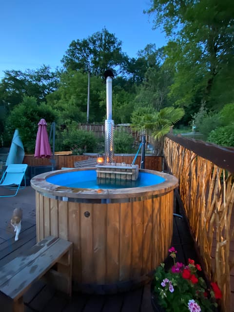 Cottage with hot tub in Ste Croix Volvestre