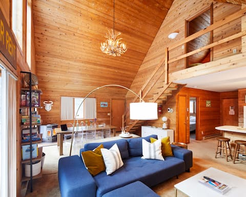 Top performing Airbnb: Hot Tub~Fire Pit~Hiking~BBQ~Catskills Fall Foliage in Tannersville
