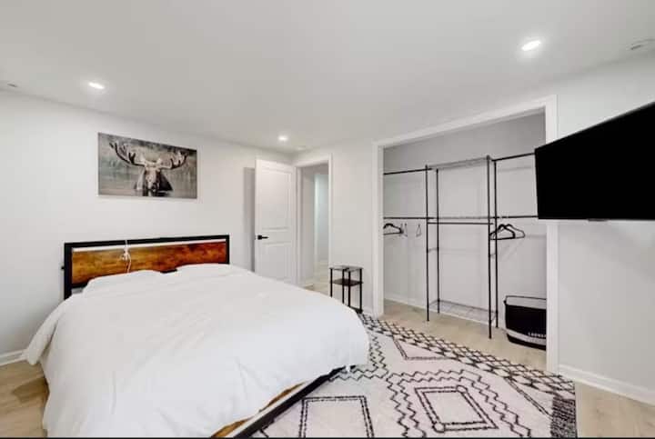 Dormitorio 2 con cama tamaño queen.