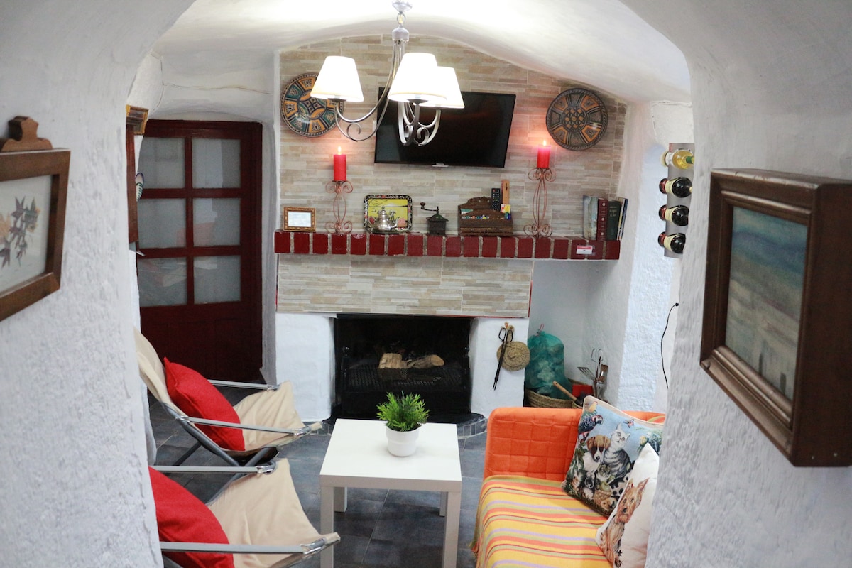 Top Airbnb: La Loli Cave in Granada