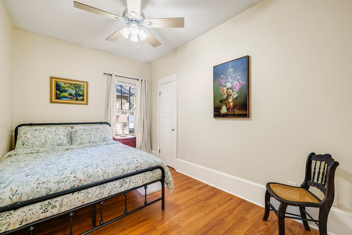 Unidad del primer piso - Dormitorio2
Cama tamaño queen con cama tamaño queen