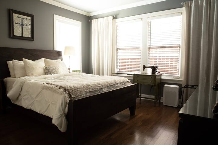 Tudor Style Bungalow with Pool gallery image 4