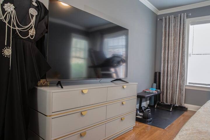 Tudor Style Bungalow with Pool gallery image 5