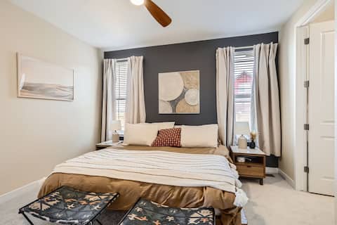 Top Airbnb: Private Suite | Great Views | Near DEN + Downtown in Central Park