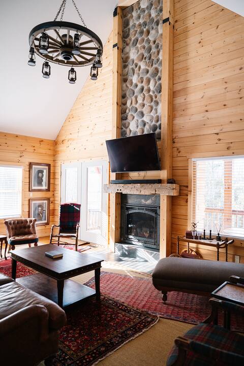 RalphLauren Cabin: HotTub 10 mins to Cobourg Beach