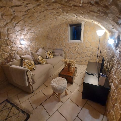 Independent studio near Paris