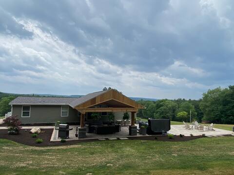 The Friday Escape! Stay on 60 acres (Winslow Hill)