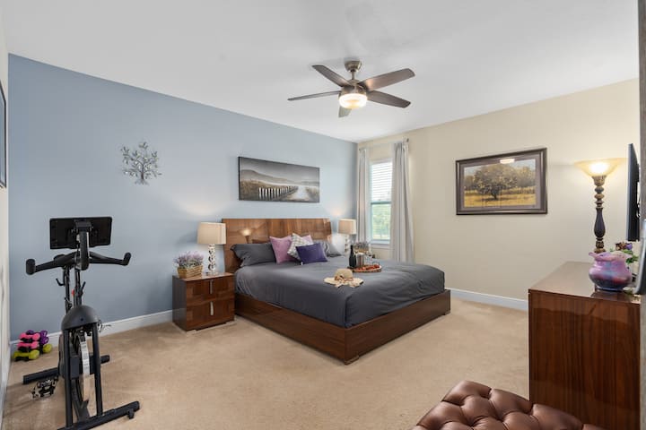 A spacious master suite features a luxurious king bed, A mini Gym, & an en-suite bathroom with oversized tub & a stand alone shower.  This suite also boasts a generous walk-in closet. (food & drinks not included)