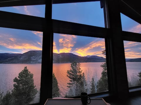 Rocky Mountain Lakefront - Lake Access & Hot Tub