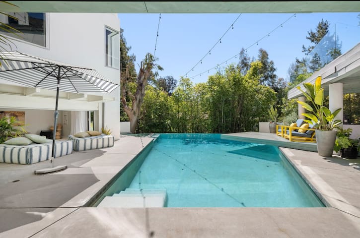 Hollywood Hills | AD Designer Home | Pool | Modern gallery image 2