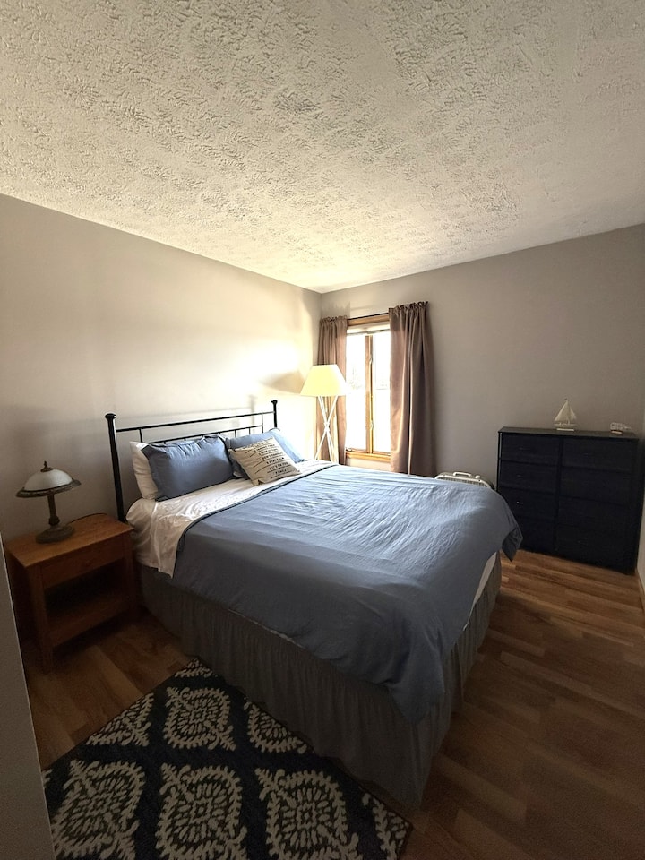 2nd bedroom, queen bed and view of the lake!