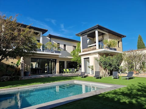 Large modern Villa with view of the White tree
